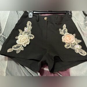 Chic Black Floral Embroidered High Waist Women's Shorts. Size Small.
